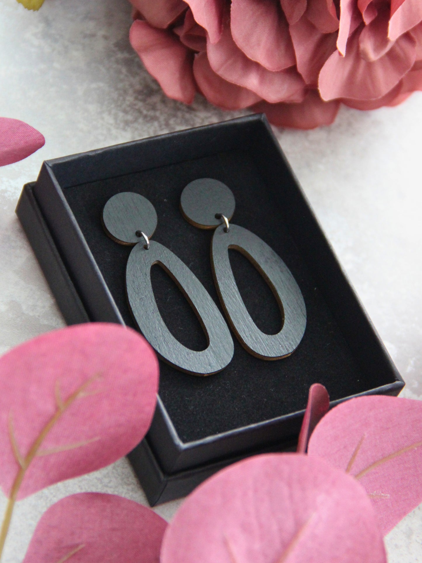 Eleonora -korvakorut musta vaneri