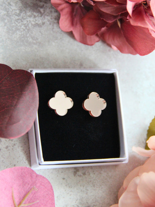 Lucky -nappikorvakorut