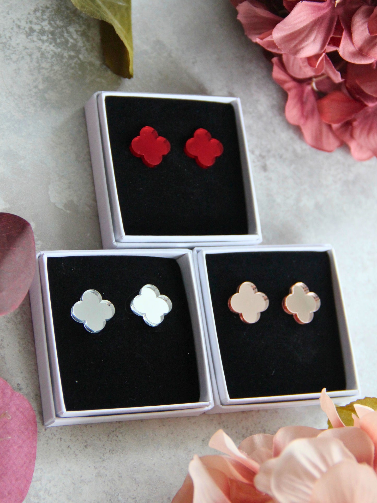 Lucky -nappikorvakorut