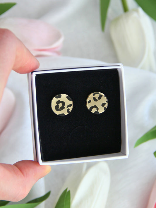 Leo-nappikorvakorut kulta